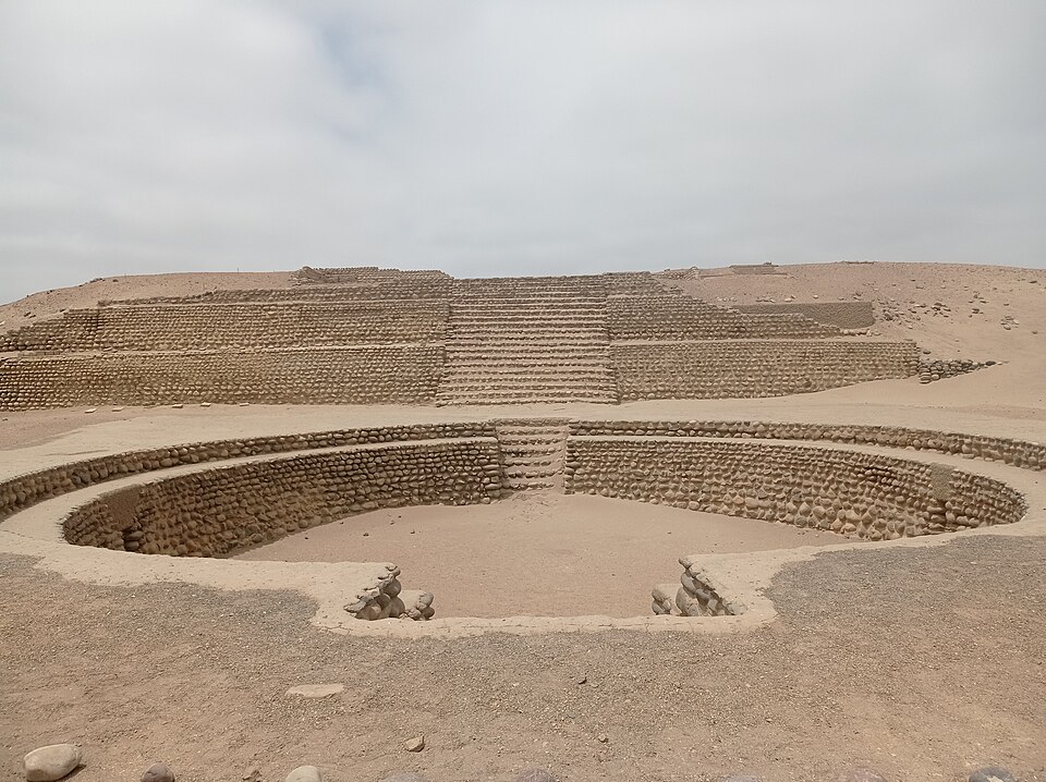 La plaza central en Bandurria